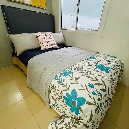 Lovely 2 Bedroom Condo Unit 일로일로 외부 사진
