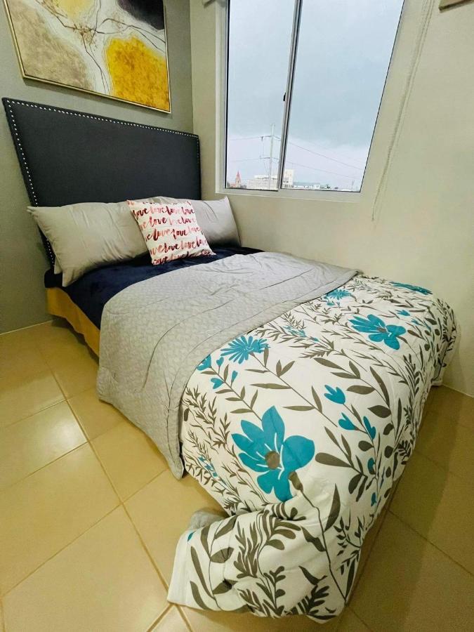 Lovely 2 Bedroom Condo Unit 일로일로 외부 사진
